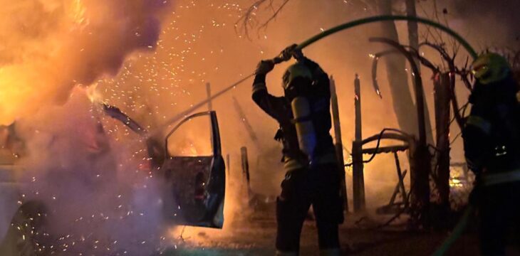 Gebäudebrand – Klein (B3) • 17.11.2025, 00:46 Uhr